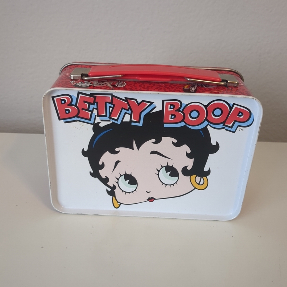 Betty Boop 2005 Small Tin Box + 17 Betty Boop Magnets - Picture 4 of 10